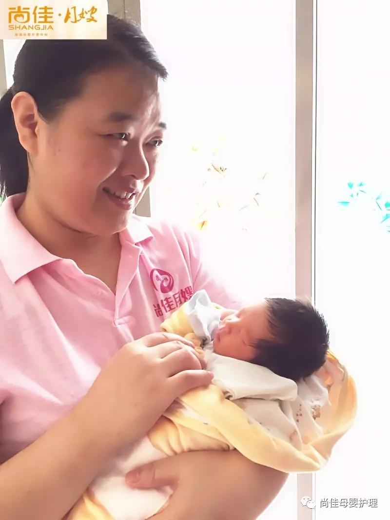 尚佳專業(yè)月嫂 | 母親生病丨 是否需停止哺乳？