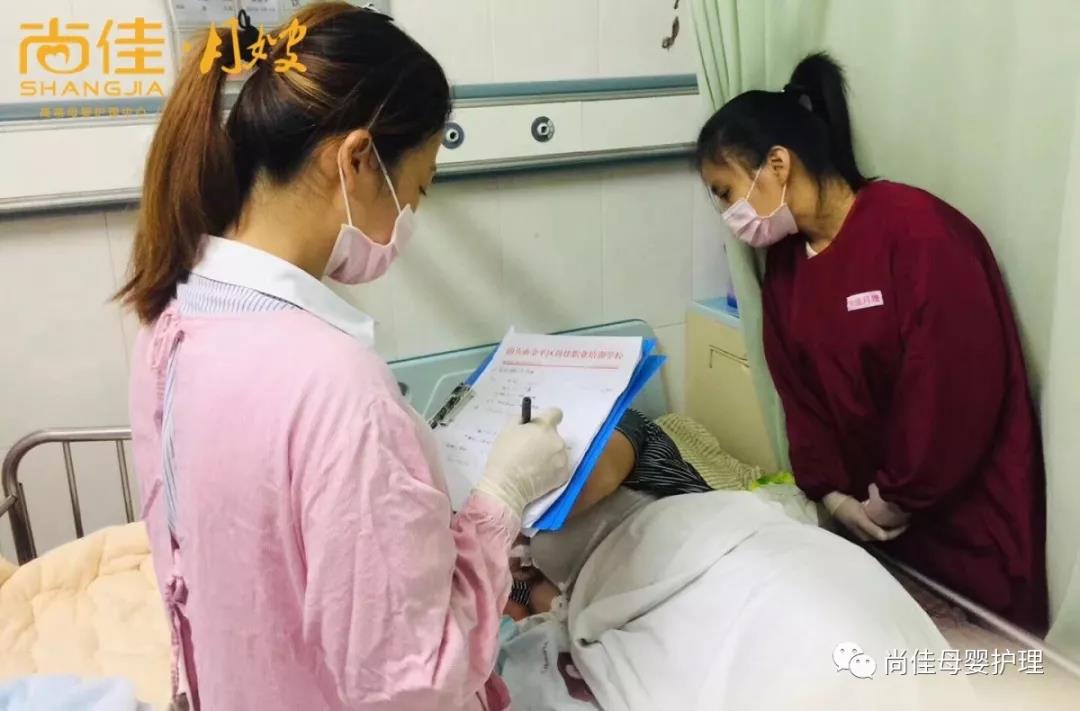 尚佳專業(yè)月嫂丨母乳丨你還認(rèn)為初乳很臟，要擠掉的嗎？